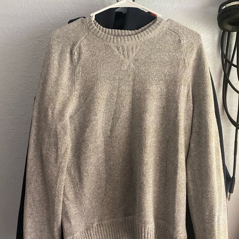Grey American eagle knit sweater.